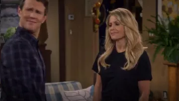 T by Alexander Wang, Réunis en Front Réglable T-Shirt porté par D. J. Tanner-Fuller (Candace Cameron Bure) en plus complète de la Maison (S04E09)