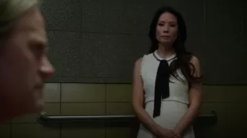 Zara Tweed Robe avec Jupe en Couches portés par le Dr Joan Watson (Lucy Liu) dans le Primaire (S05E01)