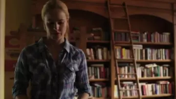 Rails Kendra Shirt in Malibu White worn by Dr. Cassandra Railly (Amanda Schull) in 12 Monkeys (S01E02)