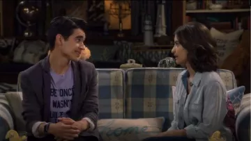 Peuple libre Bandana Bandit Haut porté par Ramona Gibbler (Soni Bringas) en plus complète de la Maison (S04E11)