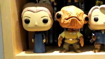 La funko pop de La princesse leia dans Star Wars de Modzii dans la video LA PLUS GROSSE COLLECTION DE FIGURINES POP! DE FRANCE !