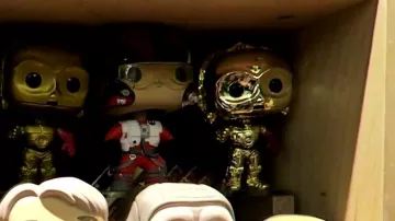 La funko pop de C 3Po chromée dans Star Wars de Modzii dans la video LA PLUS GROSSE COLLECTION DE FIGURINES POP! DE FRANCE !