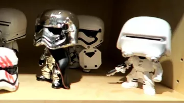 La funko pop de First Order Snowtrooper dans Star Wars de Modzii dans la video LA PLUS GROSSE COLLECTION DE FIGURINES POP! DE FRANCE !