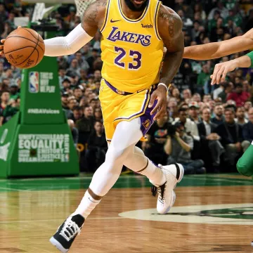 Sneakers Nike Lebron 16 "equality" worn by LeBron James on the Instagram account @brkicks