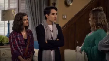 Les Gens libres Magique Plaid Brodé Shirt porté par Ramona Gibbler (Soni Bringas) en plus complète de la Maison (S04E12)