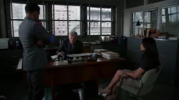 Rag & Bone Wyatt Sandales portées par le Dr Joan Watson (Lucy Liu) dans le Primaire (S05E02)