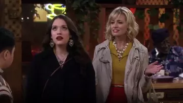 Peuple libre Végétalien en Cuir à Capuchon Veste de Moto en Gris clair porté par Caroline Channing (Beth Behrs) dans 2 Broke Girls (S04E15)