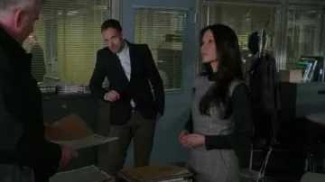 J. Crew Cap Manches Robe de Glen Plaid porté par le Dr Joan Watson (Lucy Liu) dans le Primaire (S05E10)