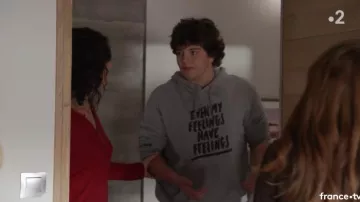 Le sweat Even my feelings have feelings de Arthur Bastide (Auguste Ivon) dans Un si grand soleil S01E108