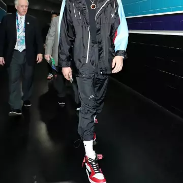 Baskets Le 10: la Air Jordan 1 "blanc cassé" porté par Jayson Tatum sur l'Instagram account @jaytatum0