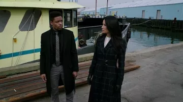 Marissa Webb Feria Manteau porté par le Dr Joan Watson (Lucy Liu) dans le Primaire (S05E18)
