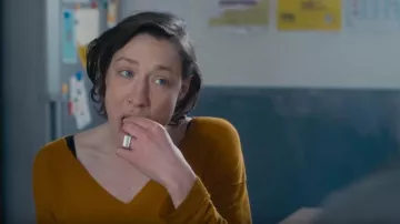 El suéter de mostaza de Margot (Julie Moulier) en Nos Vies Formidables