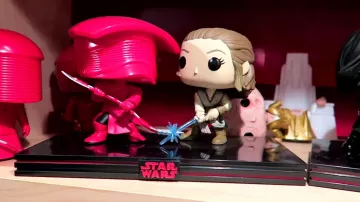 El funko pop de REY & PRAETORIAN GUARD en Star Wars by Modzii en el vídeo ¡LA MAYOR COLECCIÓN DE FIGURITAS POP! ¡DESDE FRANCIA!