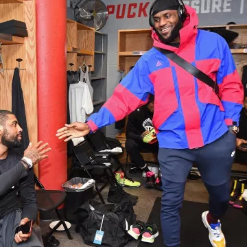 Joggers Nike Sportswear Tech Fleece worn by LeBron James on the Instagram account @leaguefits