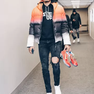 Amiri en détresse jeans portés par Tobias Harris sur l'Instagram account @leaguefits
