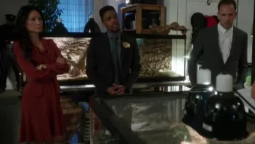 Co Chatte Arc-en-Crêpe de Chine de soie Robe porté par le Dr Joan Watson (Lucy Liu) dans le Primaire (S05E06)