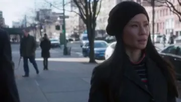 Rag & Bone Pull à col Roulé en Salut Bandes porté par le Dr Joan Watson (Lucy Liu) dans le Primaire (S05E15)
