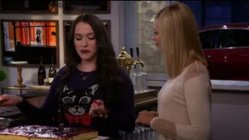 Luxe de Ville on Etsy Vintage Heart Necklace worn by Max Black (Kat Dennings) in 2 Broke Girls (S06E06)