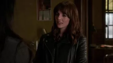 Tous les Saints Papin Veste en Cuir portés par le Dr Joan Watson (Lucy Liu) dans le Primaire (S05E16)
