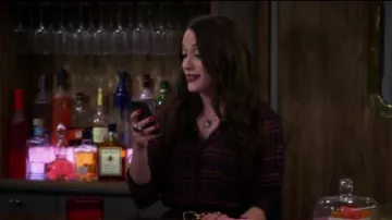 Luxe de Ville on Etsy Vintage Heart Necklace worn by Max Black (Kat Dennings) in 2 Broke Girls (S06E10)