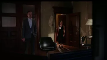 Céline Phoebe Philo de la Collection Slide Sandals porté par le Dr Joan Watson (Lucy Liu) dans le Primaire (S06E01)