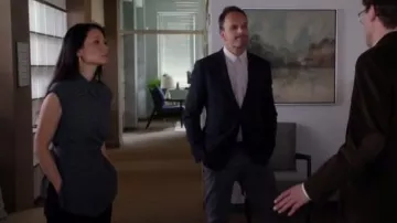 Alexander Wang Effet d'enveloppe de Gaze Haut porté par le Dr Joan Watson (Lucy Liu) dans le Primaire (S06E04)