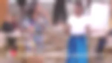 El vestido esconde corazón Los Kooples de Janane Boudili en Te amo etc... el 20.02.2019