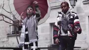La doudoune Moncler noire et rouge de YBN Cordae dans le clip Tout ce que je sais de OrelSan