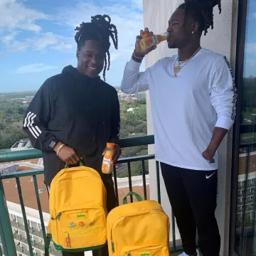Los pantalones de chándal nike negros de Shaquem Griffin en su cuenta de Instagram @shaquem_griffin