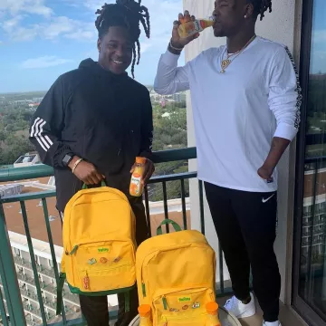 Las zapatillas Nike Air Force 1 blancas de Shaquem Griffin en su cuenta de Instagram @shaquem_griffin