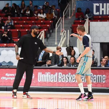 Sneakers The 10: Air Jordan 1 "off white" worn by Kyrie Irving on the Instagram account @complexsneakers