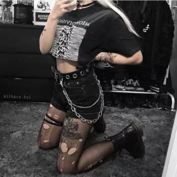 The black t-shirt Meow Division on the account Instagram @Grunge.teensxx