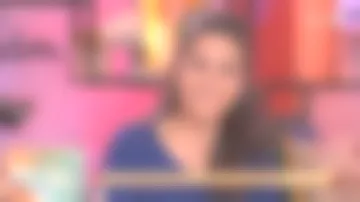 Le top bleu imprimé de Marie Perarnau dans La maison des maternelles du 21/02/2019