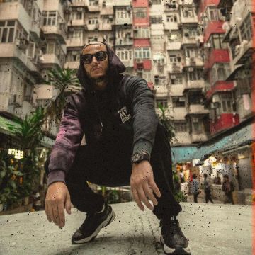 The sweatshirt hoody Tie-Dye Pardon My French worn by DJ Snake on his account Instagram @djsnake