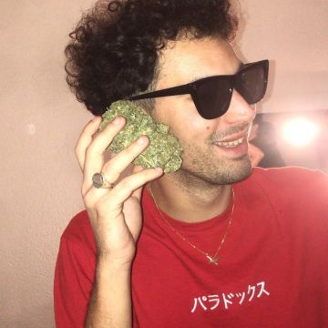 The red t-shirt, Paradox デビル worn by Jeanjass on his account Instagram