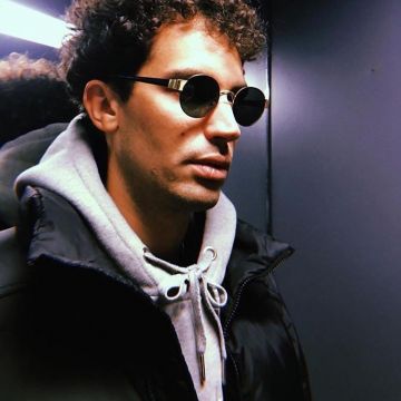 The sweatshirt with hood-grey Only & Sons worn by JeanJass on his account Instagram