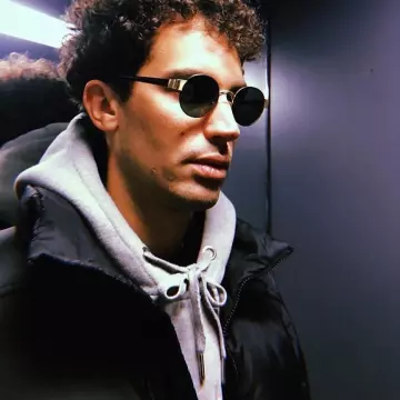 The sweatshirt with hood-grey Only & Sons worn by JeanJass on his account Instagram