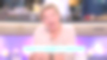 Le pull rose pâle Des petits hauts de Anne-Élisabeth Lemoine dans C à vous le 25.02.2019