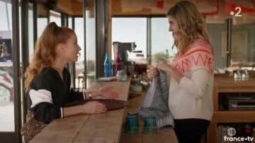 The Sweater jacquard Davia Levy (Jennifer Dubourg-Bracconi) in A great sun S01E127