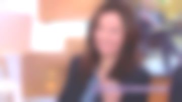 La chemise denim de Marion Ruggieri dans C à vous le 25.02.2019