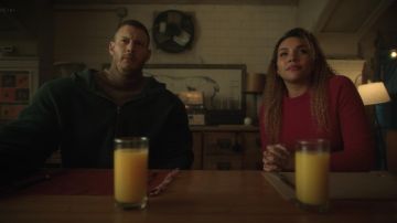 Helmut Lang Cashmere Crop Sweater in Pink worn by Allison Hargreeves (Emmy Raver-Lampman) in The Umbrella Academy S01E03