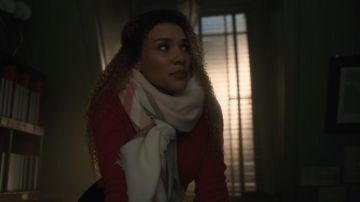 Madewell Stripe Blanket Scarf worn by Allison Hargreeves (Emmy Raver-Lampman) in The Umbrella Academy S01E03