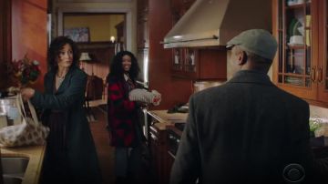 Joie Halona Couverture Manteau porté par Ali plus Fine (Javicia Leslie) en Dieu Me demande d'ami (S01E14)
