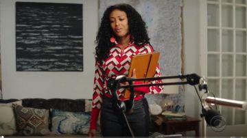 Urban Outfitters Avalene Demi-Zip Pull porté par Ali plus Fine (Javicia Leslie) en Dieu Me demande d'ami (S01E14)