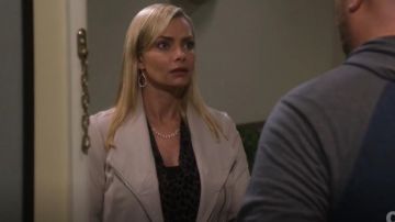 Vince Scuba Jacket worn by Jill Kendall (Jaime Pressly) in Mom (S06E15)