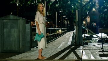 Robe chemise de Karen Zariakas (Anne Hathaway) dans Serenity