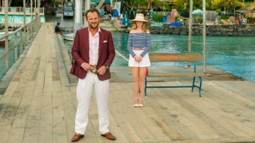 Le short blanc de Karen Zariakas (Anne Hathaway) dans Serenity