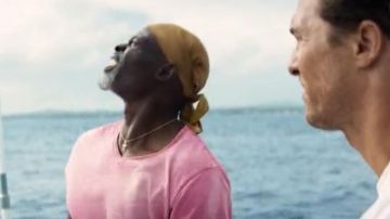 Le t-shirt rose de Duke (Djimon Hounsou) dans Serenity