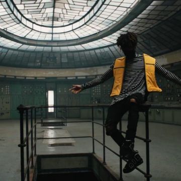 Black And White Striped Long Sleeve Worn By Scarlxrd in FXUR/AM Music Video (on In­sta­gram Ac­count @Iwant­thisstuff­pls)