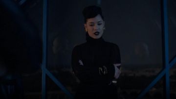 Theory Lory Sheer Turtleneck usado por Reeva Payge (Grace Byers) en The Gifted (S02E15)